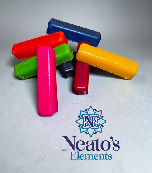 Neatos Elements full set of 7 colorful, firm bath crayons for drawing on tubs and shower walls. Includes red, orange, yellow, hot pink, green, blue, and purple.