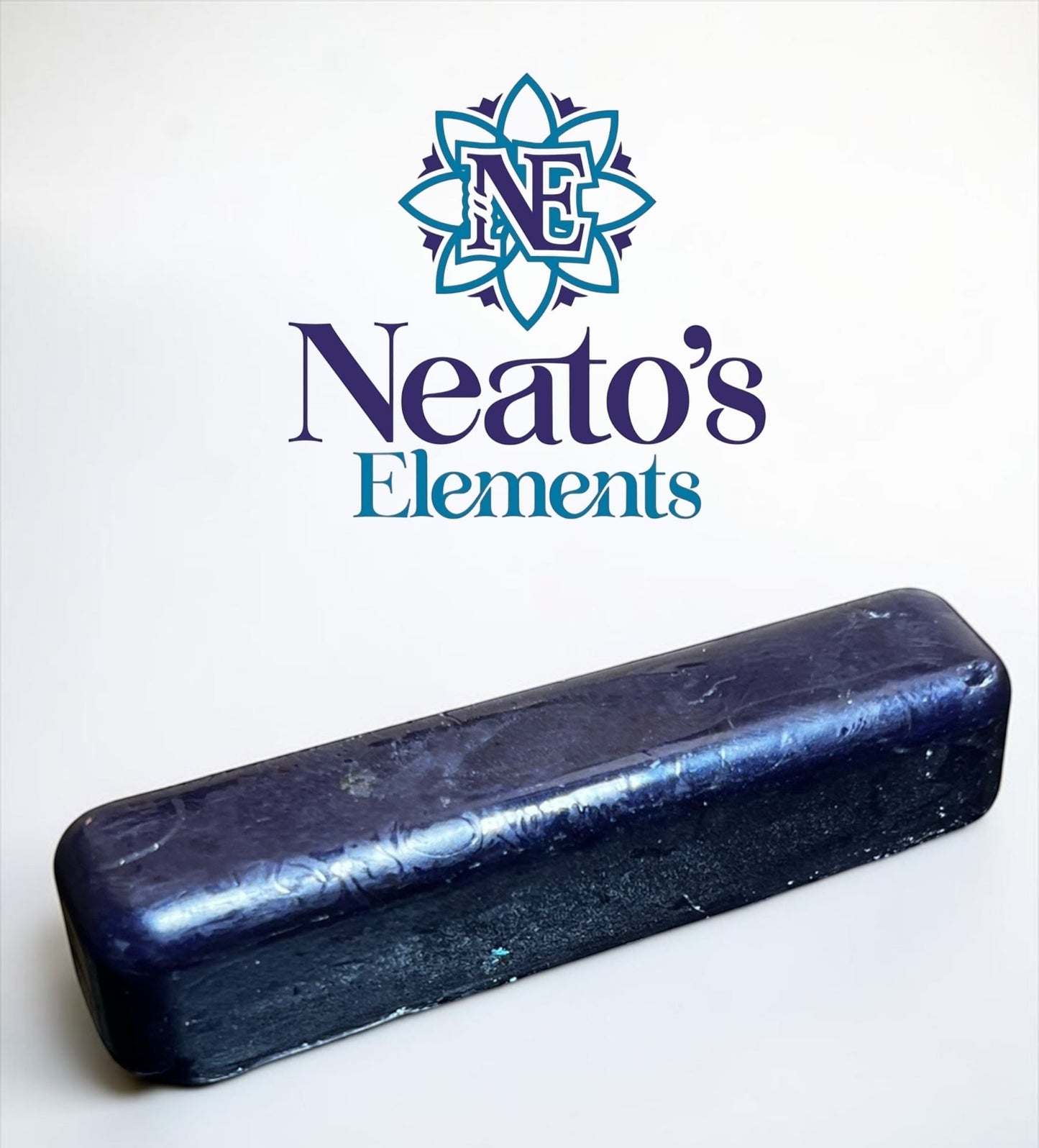 Neatos Elements blue bath crayon stick with a smooth, solid texture, perfect for drawing on tubs.