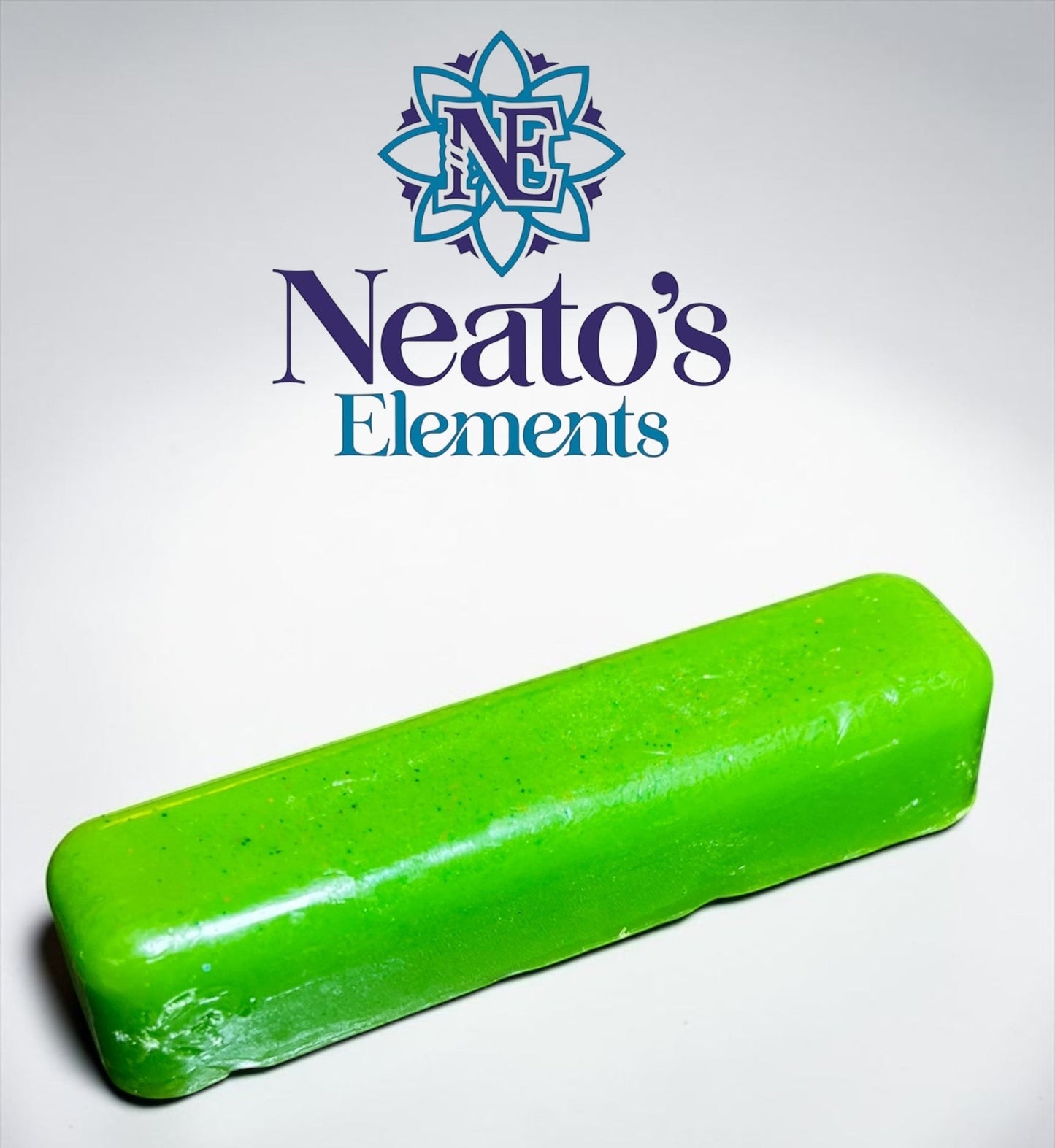Neatos Elements green bath crayon stick with a firm, solid texture. Perfect for creative bath time fun.