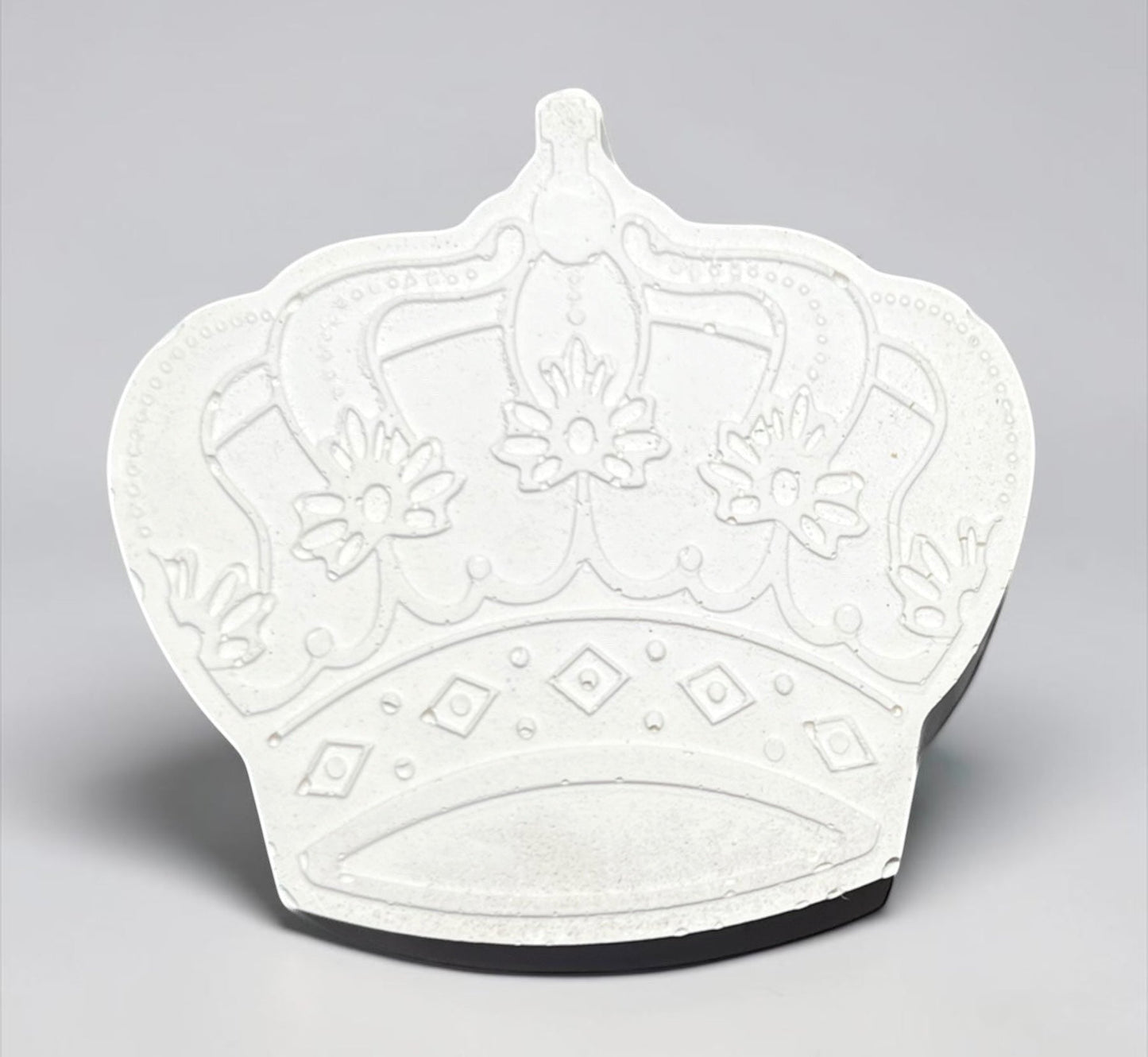 Neatos Elements white plaster crown figurine with ornate details, ready for painting.