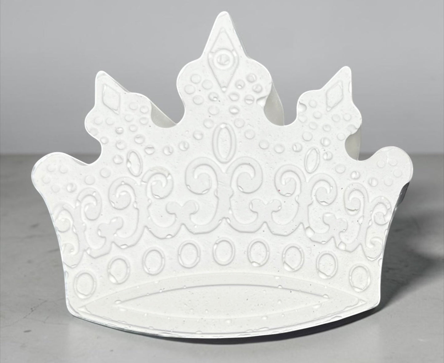 Neatos Elements white plaster crown figurine, ready for painting. Features ornate details and a classic crown shape.