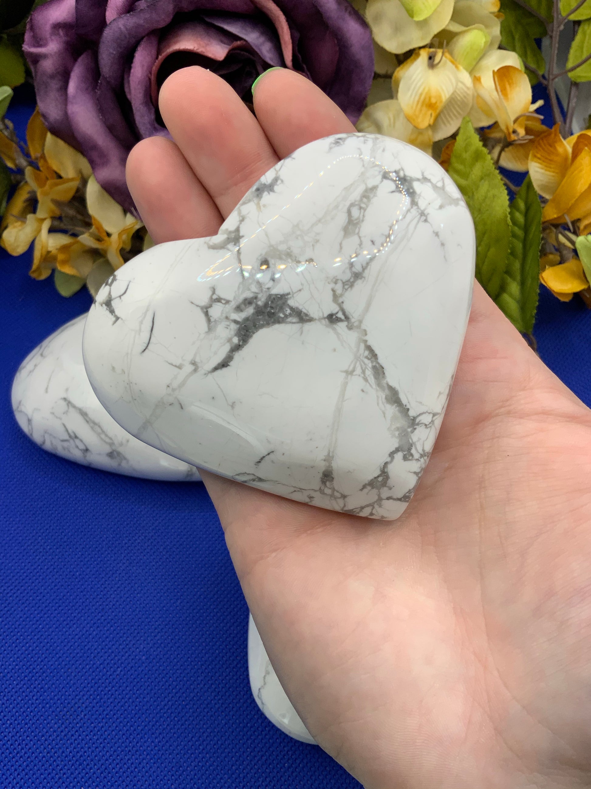 Howlite Hearts - Neatos Elements